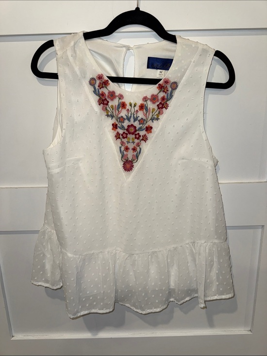 Francesca's Collections Tops - Francesca's Collections White Swiss Dot Camisole with Multicolor Floral V-Inset